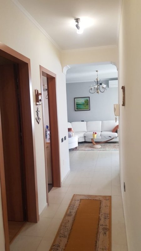 Tirane, jepet me qera apartament 2+1+Ballkon Kati 1, 90 m² 700 € (Rruga Hamid Shijaku)