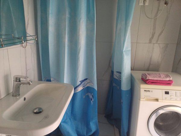 Tirane, jepet me qera apartament 2+1+Ballkon Kati 4, 77 m² 470 € (Rruga Pasho Hysa-Kompleksi Mangalem)