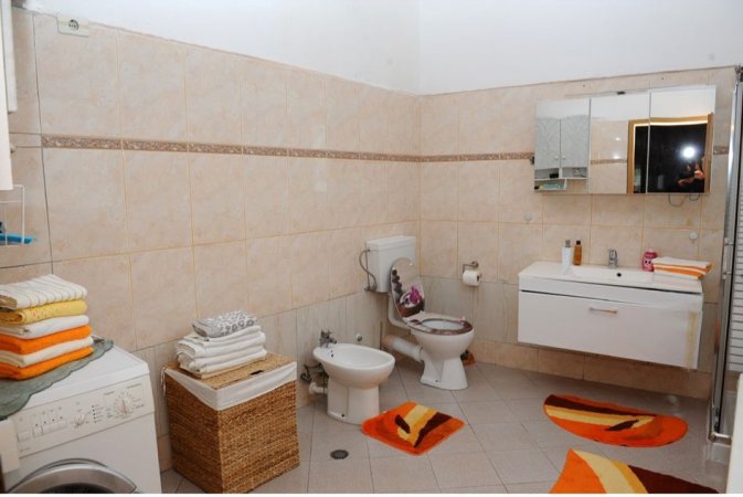 Tirane, jepet me qera Vile 1+1+Ballkon Kati 2, 80 m² 370 € (Rruga Todi Shkurti)