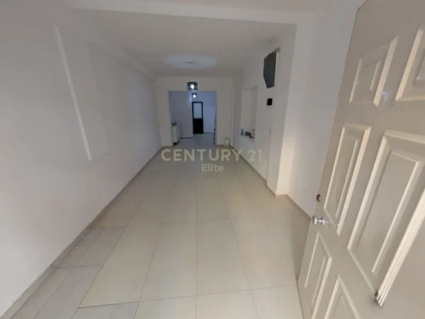 Tirane, shitet ambjent biznesi Kati 0, 43 m² 120.000 € (rruga myslym shyri)