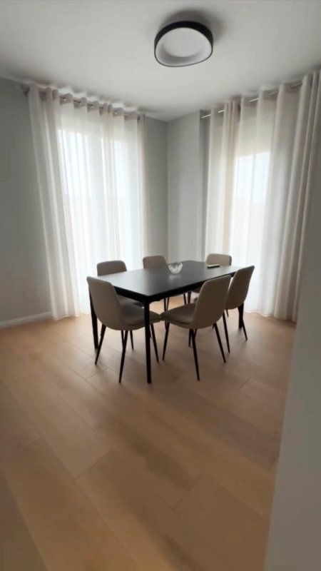 Tirane, jepet me qera apartament 2+1+Ballkon Kati 7, 117 m² 1.000 € (Rruga Shyqyri Ishmi)
