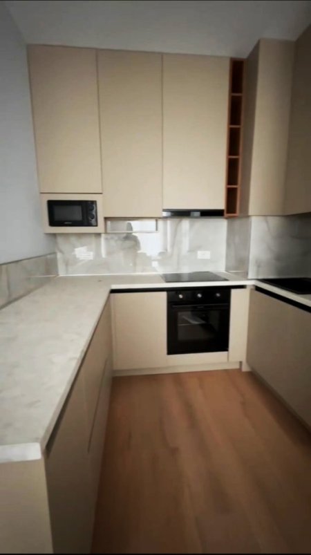 Tirane, jepet me qera apartament 2+1+Ballkon Kati 7, 117 m² 1.000 € (Rruga Shyqyri Ishmi)