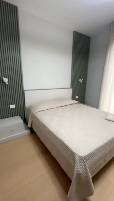 Tirane, jepet me qera apartament 2+1+Ballkon Kati 7, 117 m² 1.000 € (Rruga Shyqyri Ishmi)