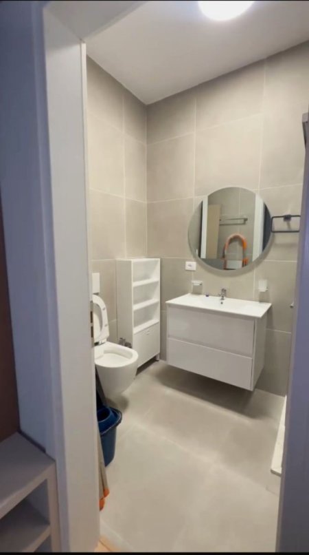 Tirane, jepet me qera apartament 2+1+Ballkon Kati 7, 117 m² 1.000 € (Rruga Shyqyri Ishmi)