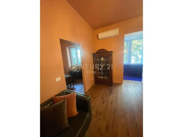 Tirane, jepet me qera apartament 2+1 Kati 2, 100 m² 1.500 € (myslym shyri)
