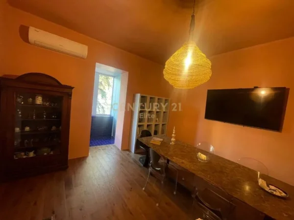 Tirane, jepet me qera apartament 2+1 Kati 2, 100 m² 1.500 € (myslym shyri)