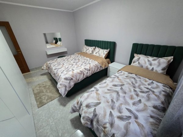 Tirane, jepet me qera apartament 1+1+Ballkon Kati 2, 56 m² 700 € (Ali Demi)