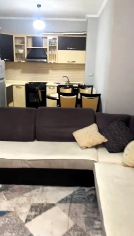 Tirane, jepet me qera apartament 2+1+Ballkon Kati 4, 85 m² 460 € (Rruga Ram Sadria)