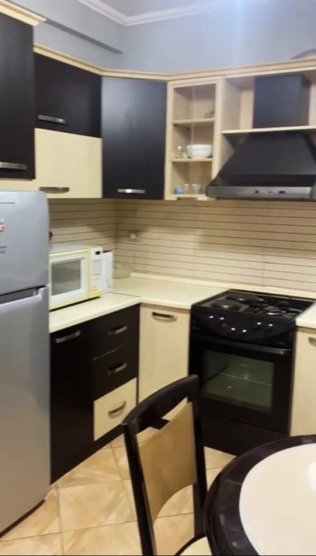 Tirane, jepet me qera apartament 2+1+Ballkon Kati 4, 85 m² 460 € (Rruga Ram Sadria)