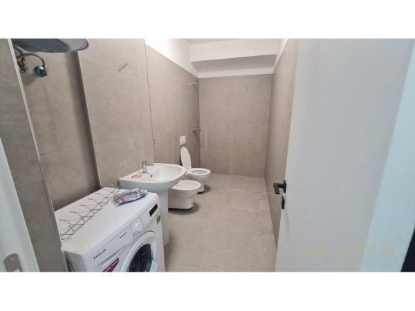 Tirane, jepet me qera apartament 1+1 Kati 1, 90 m² 750 € (KODRA E DIELLIT 2)