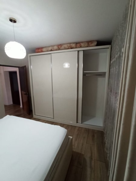 Tirane, jepet me qera apartament 2+1 , 130 m² 600 € (Selvia)
