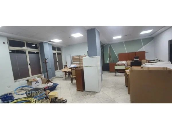 Tirane, shes ambjent biznesi Kati 0, 105 m² 220.000 € (rruga e kavajes)