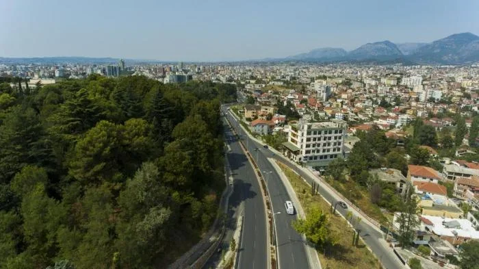 Tirane, shitet ambjent biznesi Kati 0, 217 m² 541.250 € (Rruga e Elbasanit)