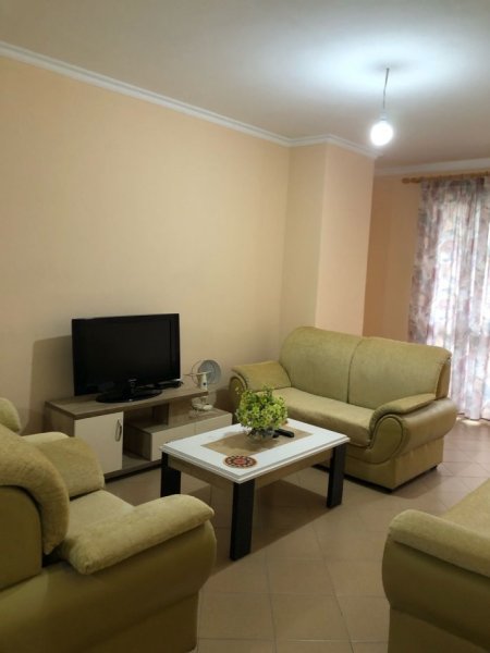 Tirane, jepet me qera apartament 2+1+Ballkon Kati 6, 400 € (Fresk)