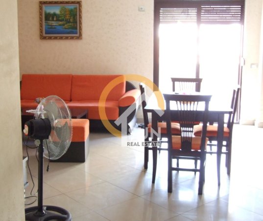 Shkoder, jepet me qera apartament 2+1+Ballkon Kati 2, 145 m² (TEK LULISHTJA SAHATI)