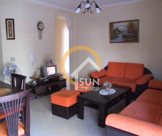 Shkoder, jepet me qera apartament 2+1+Ballkon Kati 2, 145 m² (TEK LULISHTJA SAHATI)