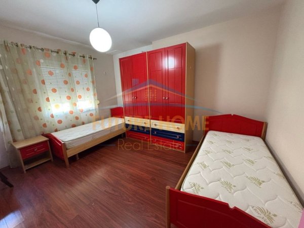 Tirane, jepet me qera apartament 2+1+Ballkon Kati 2, 106 m² 600 € (Kristal Center)