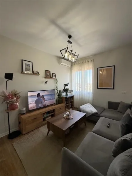 Tirane, shitet apartament 1+1+Ballkon Kati 6, 71 m² 110.000 € (KINOSTUDIO)