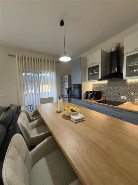 Tirane, shitet apartament 1+1+Ballkon Kati 6, 71 m² 110.000 € (KINOSTUDIO)