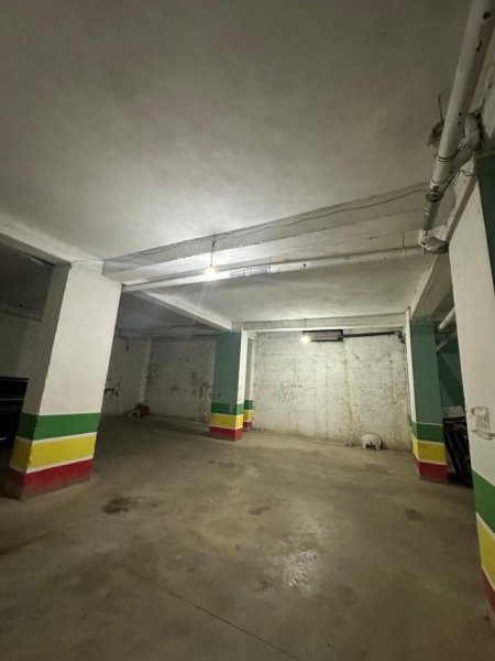 Tirane, jepet me qera magazine Kati -1, 500 m² 1.200 € (Rruga besim alla)
