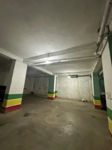 Tirane, jepet me qera magazine Kati -1, 500 m² 1.200 € (Rruga besim alla)