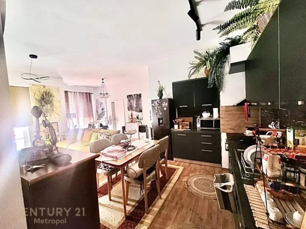 Tirane, shitet apartament 2+1 Kati 8, 82 m² 129.000 € (Rruga Fitnete Vaqari)