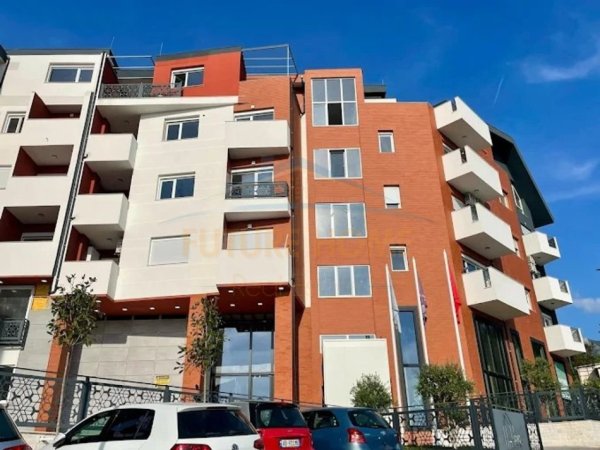 Tirane, shitet apartament 2+1+Ballkon Kati 6, 123 m² 134.000 € (Fresku)