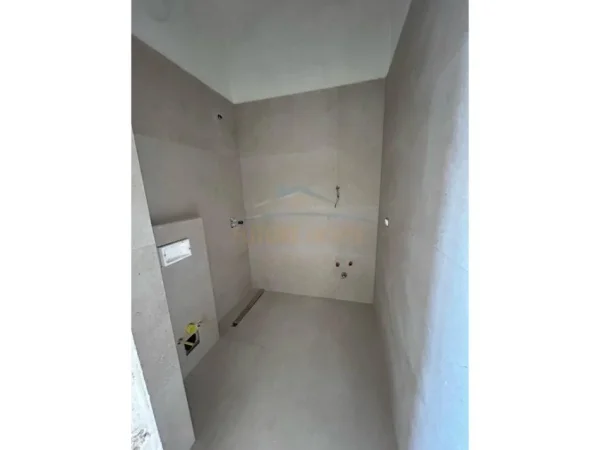 Tirane, shitet apartament 2+1+Ballkon Kati 6, 123 m² 134.000 € (Fresku)