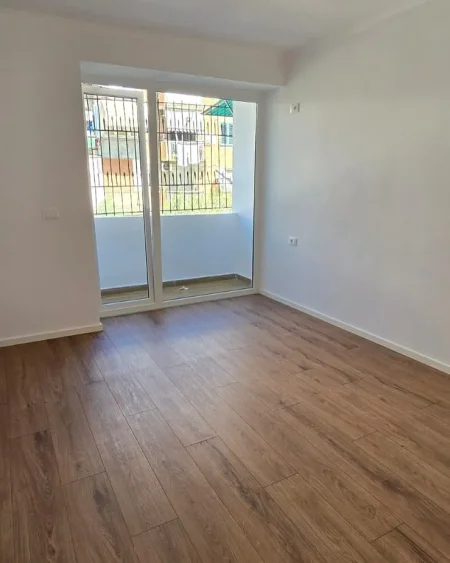 Tirane, shes apartament 1+1 Kati 2, 53 m² 110.000 € (Te Mozaiku, 21 Dhjetori)