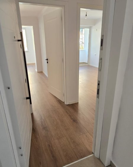 Tirane, shes apartament 1+1 Kati 2, 53 m² 110.000 € (Te Mozaiku, 21 Dhjetori)