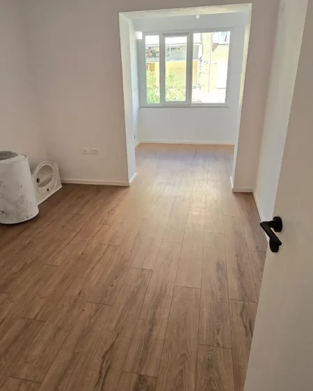 Tirane, shes apartament 1+1 Kati 2, 53 m² 110.000 € (Te Mozaiku, 21 Dhjetori)