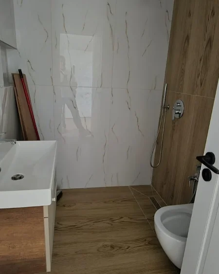 Tirane, shes apartament 1+1 Kati 2, 53 m² 110.000 € (Te Mozaiku, 21 Dhjetori)