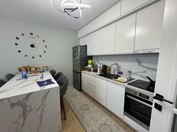 Tirane, shitet apartament 2+1 Kati 1, 94 m² 165.000 € (Rruga Hamdi Pepa)