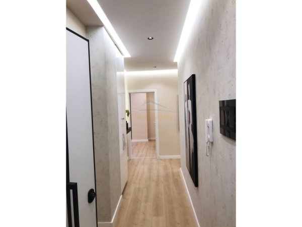 Tirane, shitet apartament 2+1 Kati 3, 106 m² 275.000 € (Pazari i Ri)