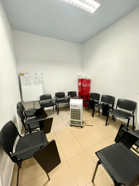 Tirane, shitet dyqan Kati 0, 216 m² 541.250 € 