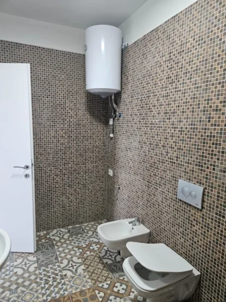 Tirane, jap me qera 1+1 Kati 10, 65 m² 500 € (rruga bedri karapici)