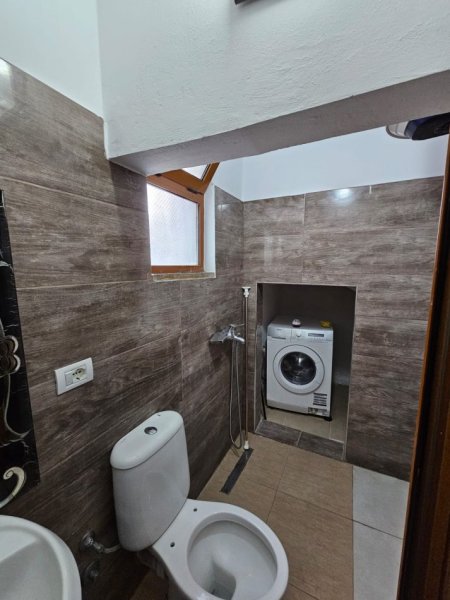 Tirane, jepet me qera apartament 1+1 Kati 1, 60 m² 400 € (Selite)