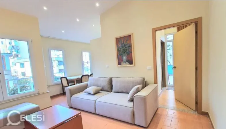 Tirane, jepet me qera apartament 2+1+Ballkon Kati 3, 150 m² 650 € (MYSLYM SHYRI)