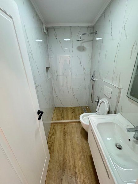 Tirane, shes apartament 2+1+Ballkon Kati 4, 64 m² 169.000 € (rruga e kavajes)