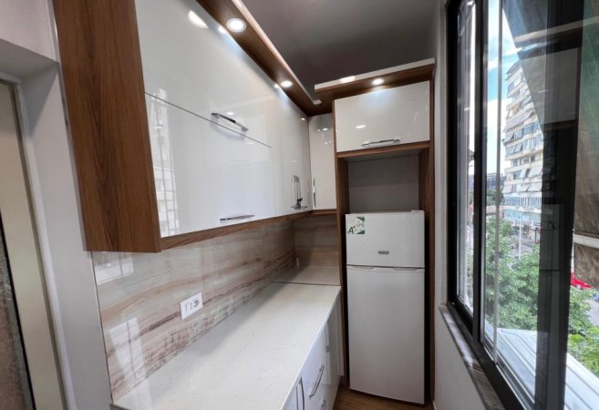 Tirane, jepet me qera apartament 2+1+Ballkon Kati 4, 70 m² 500 € (ZOGU I ZI)