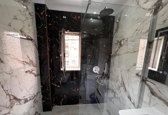 Tirane, jepet me qera apartament 2+1+Ballkon Kati 4, 70 m² 500 € (ZOGU I ZI)