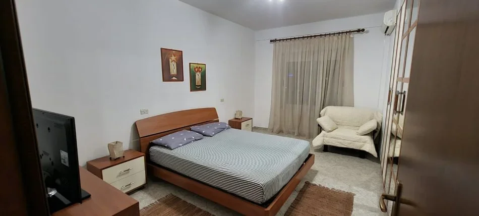 Tirane, jepet me qera apartament 1+1+Ballkon Kati 9, 84 m² 700 € (9 kateshet)