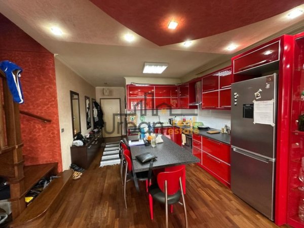Tirane, jepet me qera apartament duplex 2+1 Kati 4, 100 m² 800 € (Ish Ekspozita)