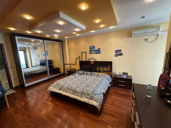 Tirane, jepet me qera apartament duplex 2+1 Kati 4, 100 m² 800 € (Ish Ekspozita)