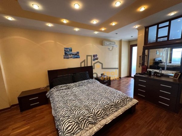 Tirane, jepet me qera apartament duplex 2+1 Kati 4, 100 m² 800 € (Ish Ekspozita)