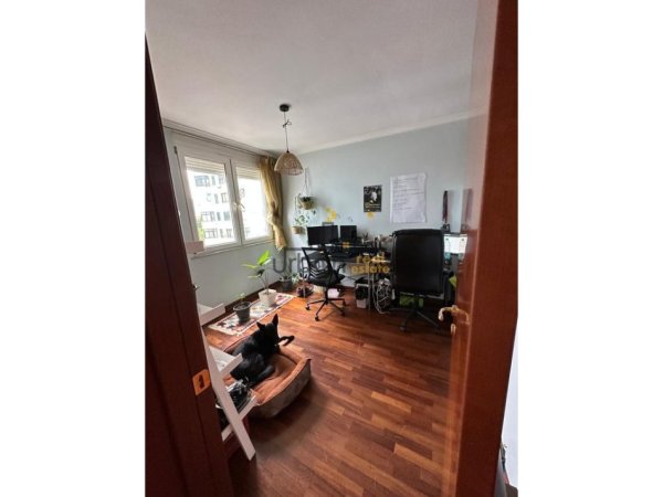 Tirane, jepet me qera apartament duplex 2+1 Kati 4, 100 m² 800 € (Ish Ekspozita)