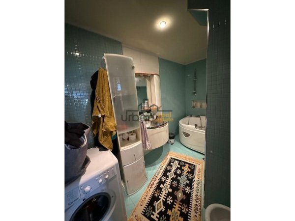 Tirane, jepet me qera apartament duplex 2+1 Kati 4, 100 m² 800 € (Ish Ekspozita)