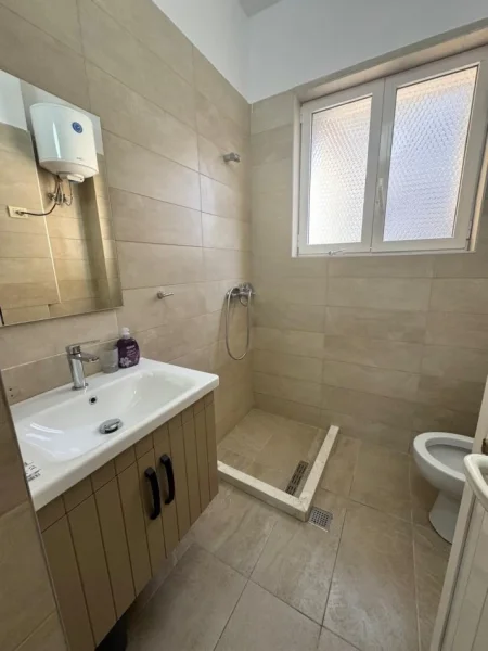 Tirane, shes apartament 2+1+Ballkon Kati 4, 76 m² 155.000 € (Rr. Mine Peza)