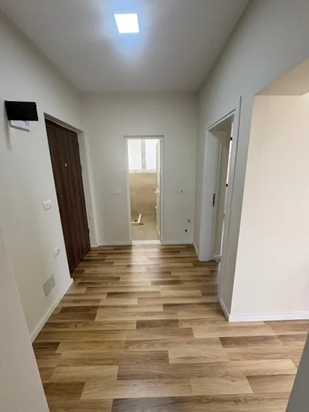 Tirane, shes apartament 2+1+Ballkon Kati 4, 76 m² 155.000 € (Rr. Mine Peza)