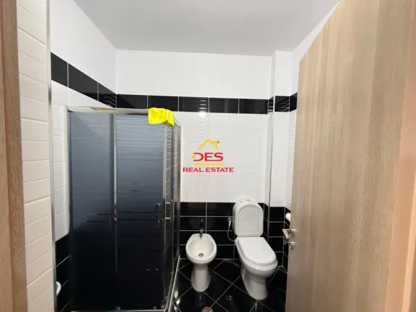 Vlore, jepet me qera apartament 2+1+Ballkon Kati 2, 110 m² 350 € (Rruga Çajupi)